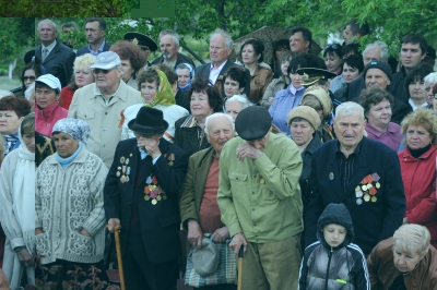Фотоотчет: митинг-реквием &quot;Благодарны вам за победу&quot; на военно-братском мемориале близ с. Чапаевка