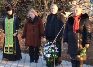 У Жовтневому провели траурний мітинг з нагоди Дня вшанування пам’яті жертв голодомору 